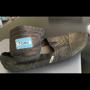 Toms slip ons